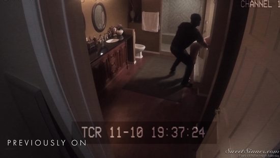 Медсестра пытается спасти клинику, добыв образцы спермы молодого доктора