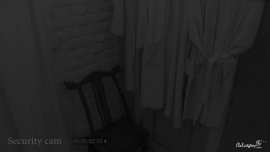 Клиентка подрочила массажисту член ступнями и напросилась на секс