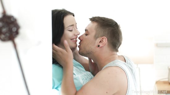 Пацанчик вылизал своей подружке пилотку в обмен на анальный секс