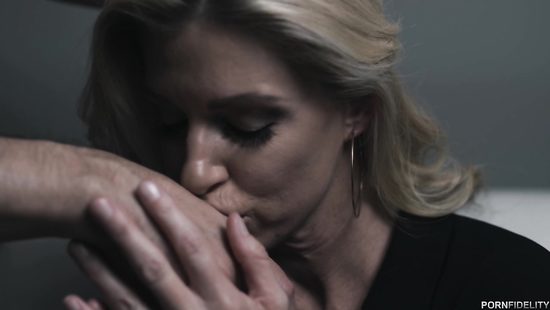 Пьяная милфа позвонила бывшему любовнику и попросила её трахнуть