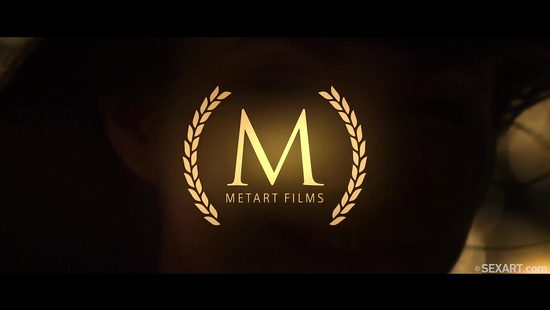 Подруга увидела мастурбацию блондинки и присоединилась к ее ласкам