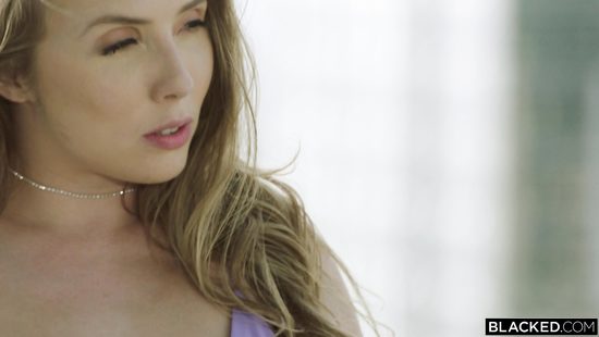 Увидела подругу за сексом с двумя неграми и согласилась на групповуху