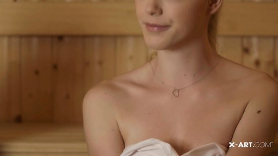 Чистенькие лесбиянки после сауны потерлись влажными пилотками