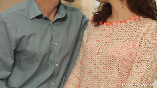 Познакомилась в трамвае с симпатичным парнем и пригласила его на секс