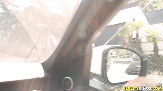 Озабоченная грудастая латинка стонет под напором опытного любовника