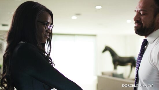 Подчиняясь черной киске