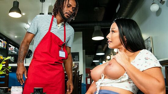 Чаевые сиськами?