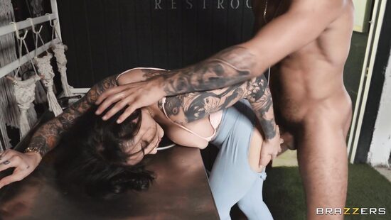 Привлекая анальное внимание