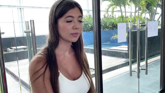 Приседания с нагрузкой на киску