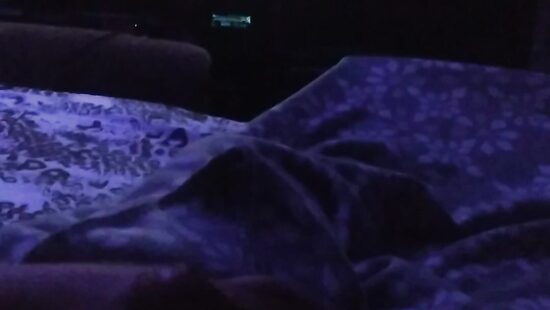 Моя романтик обстановка в спальне, телек показывает парнушку и ...