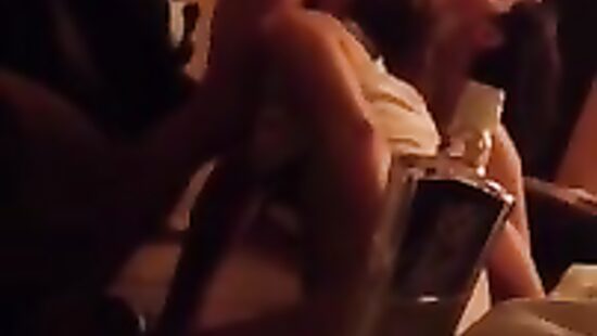 Обработал двух подружек)