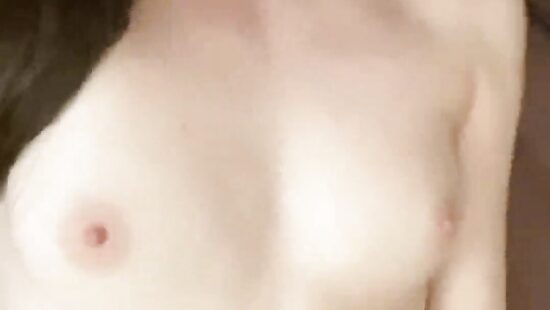 Малышка с любимой игрушкой