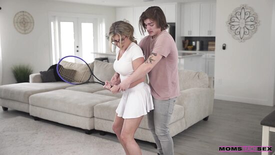 Для начала научись держать ракетку