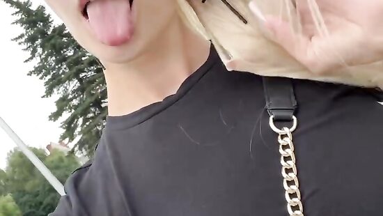 Кто со мной на прогулку?