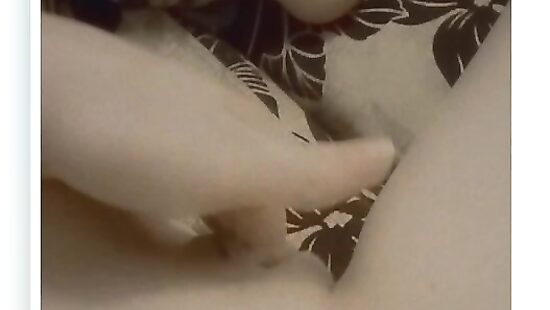 Играюсь с киской