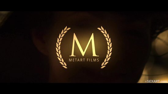 Познакомилась в лифте с татуированным соседом и тут же занялась с ним сексом