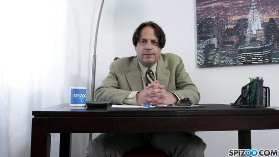 Шаловливая студентка соблазнила директора колледжа и своего отчима