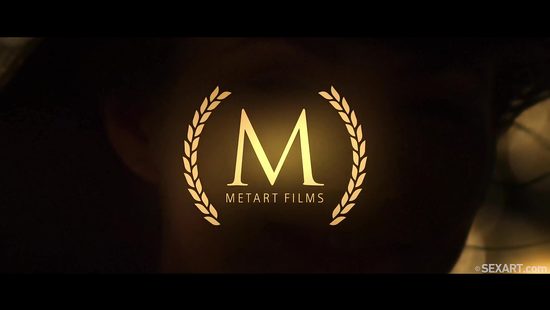 Перед сном загорелая блондинка предаётся страсти в спальне с любовником