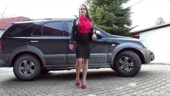 Застала горничных за лесбийскими ласками и наказала сучек аналом с негром