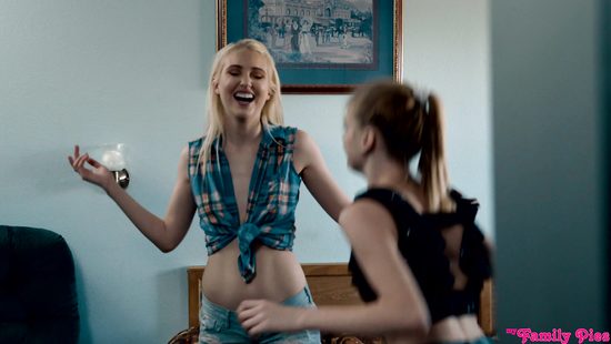 За угнанную машину отчим отшлепал падчерицу, а потом и трахнул