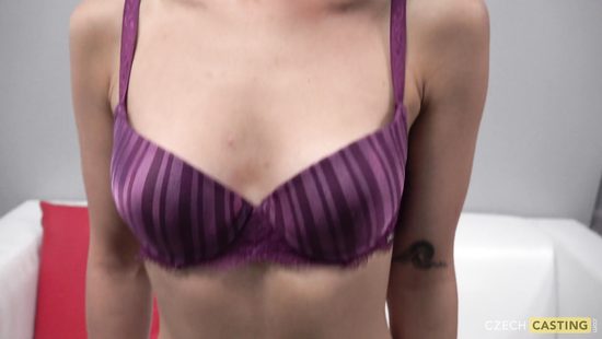 Чешская любительница на кастинге дрочит киску и чпокается с агентом