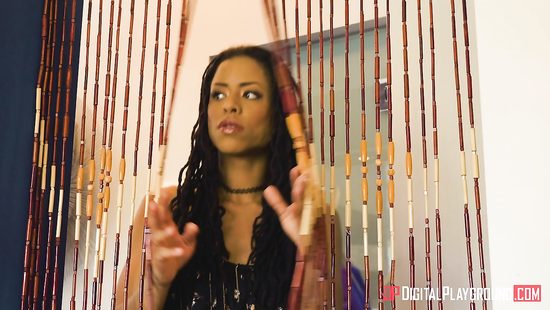 Во время медитации негритоска увидала мощный пенис инструктора по йоге