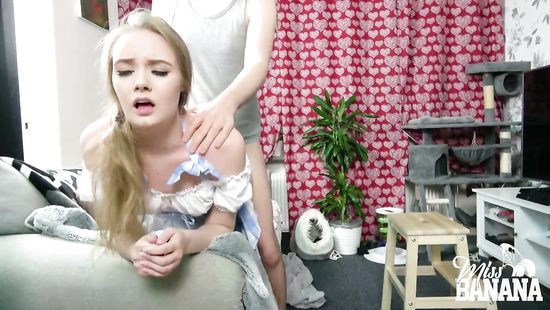 Классный домашний секс на камеру с окончанием на красивое личико