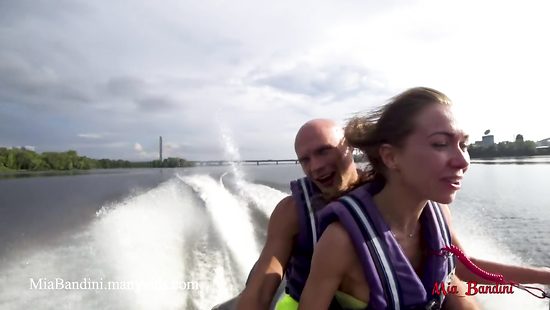 За прогулку на водном мотоцикле тёлка рассчиталась анальным сексом