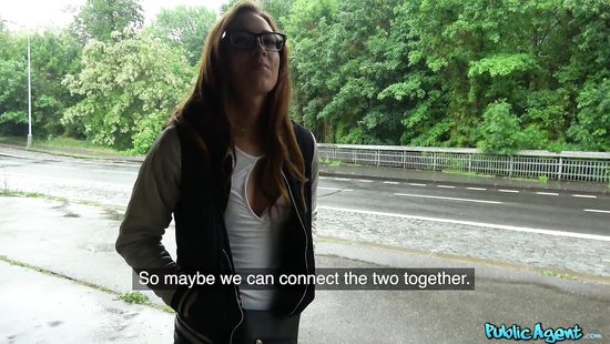 На остановке в Праге снял красивую студентку и за 4000 крон поимел её