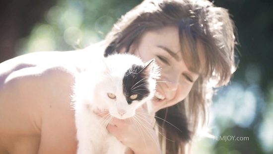 Во время сиесты Natalia E отправилась на природу показать вам своё тело