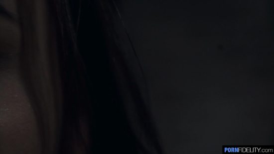 Разрешила бойфренду жёстко себя чпокнуть и кончить в киску