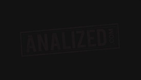 Завёлся от вида анальной пробки и вдул подружке в сочную попку