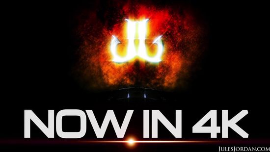 Сисястая брюнетка раздвинула булки и получила в очко огромный чёрный болт