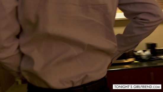 Немолодой мужик изменяет супруге в отеле с дорогой проституткой