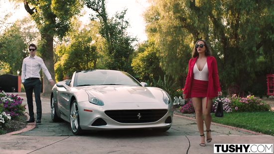 На вечеринке в отеле богатый мужик отодрал в попки двух шикарных подружек