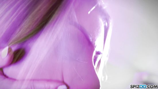 Разбудила темнокожего любовника и предложила своё шикарное тело