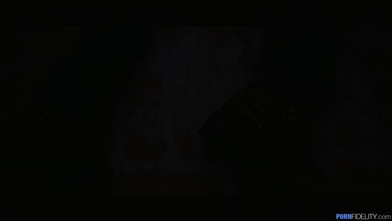 Брюнетка отблагодарила лучшего друга жарким утренним сексом