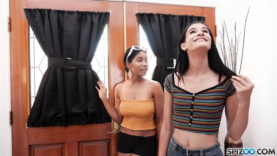 Счастливый очкарик электрик притащился от группового минета