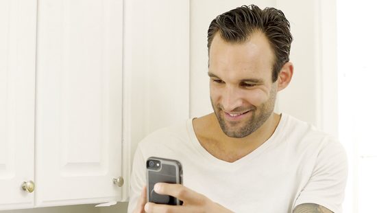 Нерешительная девушка глотнула вина и согласилась на групповуху ЖМЖ