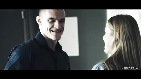 Служебный роман закончился бурным сексом в общественном туалете офиса