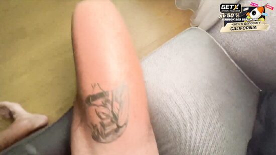 Киска зарабатывает бабки? А попка?