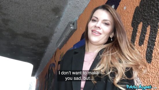 Русскую бритую киску трахнули за деньги