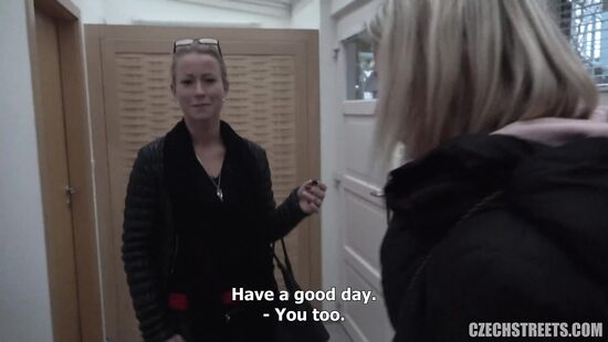 Промоутерша красотка