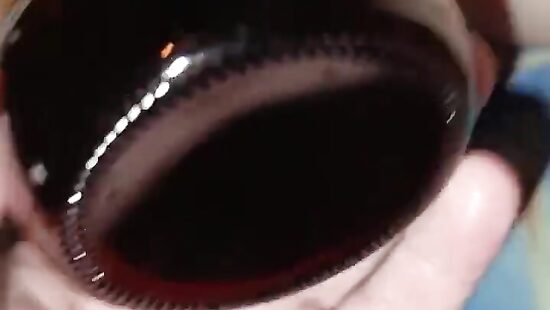 Засунул бутылку в жопу спящей подруге