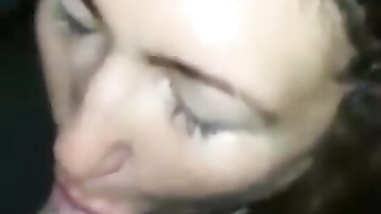 Бухая жена соседа  сосет у подъезде. Измена