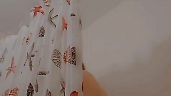 Немножко танцую в душе