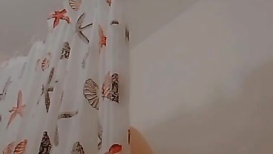 Немножко танцую в душе