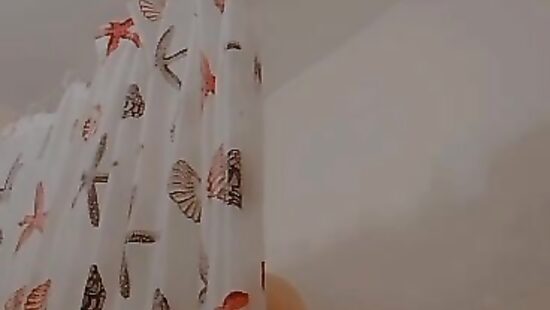 Немножко танцую в душе