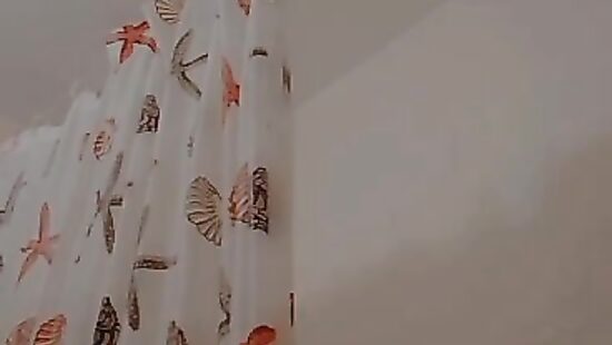 Немножко танцую в душе