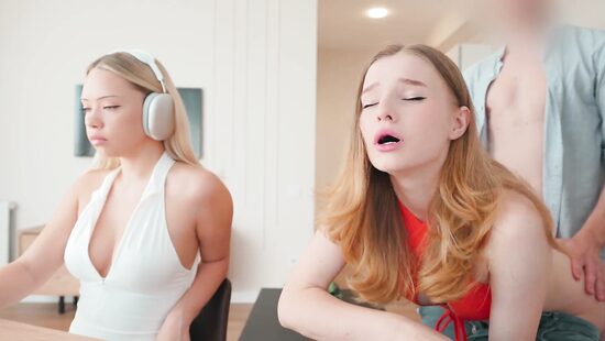 Наушники со своей задачей справляются